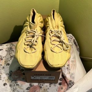 MEN’s adidas Yeezy 450 Sulfur in size 9.5